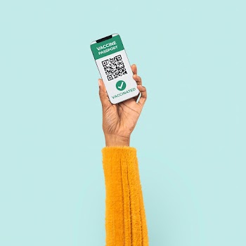 Smartphone screen hand with QR code cashless… | Free stock photo | High Resolution image