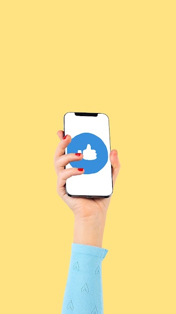 Smartphone screen hand with social media like… | Free stock photo | High Resolution image