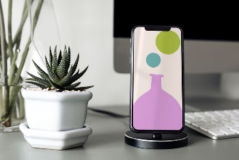 Smartphone screen mockup, desk setup | Free PSD Mockup - rawpixel