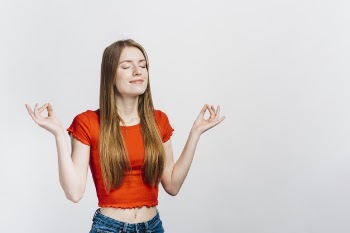 Smiley woman meditating with copy space Free Photo