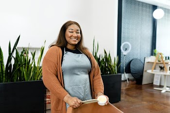 Smiling small beauty salon owner  | Free stock photo | High Resolution image
