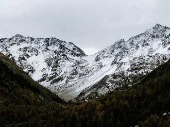 snow covered mountain at daytime
