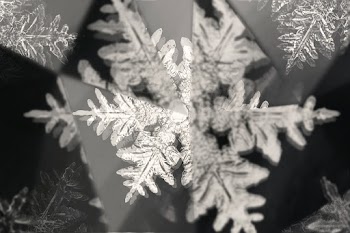 Snowflake with prism kaleidoscope effect | Free stock photo | High Resolution image