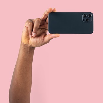 Social media audience person filming through… | Free stock photo | High Resolution image