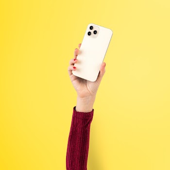 Social media audience person filming through… | Free stock photo | High Resolution image