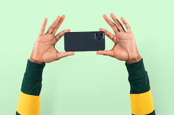 Social media audience person filming through… | Free stock photo | High Resolution image