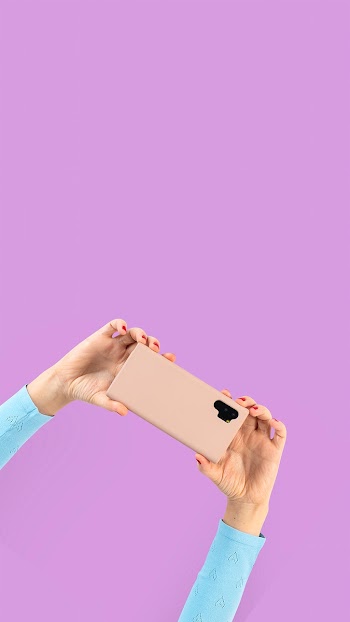 Social media audience person filming through… | Free stock photo | High Resolution image