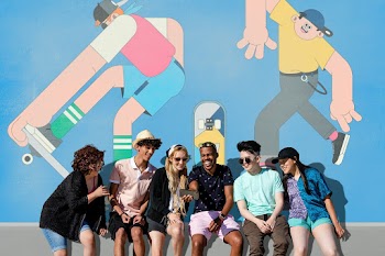 Social media share, teens watching viral… | Free stock photo | High Resolution image