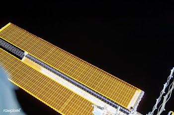 Solar array in space | Free public domain photo - 440345