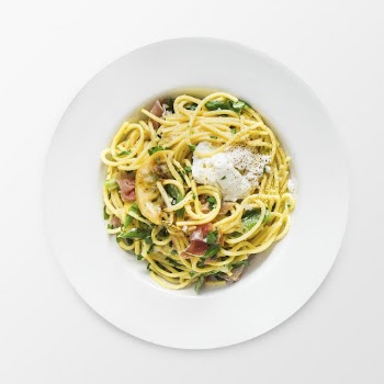 Spaghetti carbonara on a plate, | Free PSD - rawpixel