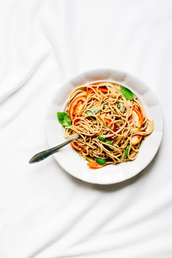 Spaghetti with fresh tomatoes and basil leafs 