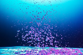 Sparkling turquoise water with bubbles | Free  photo - 2320699