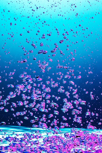 Sparkling turquoise water with bubbles | Free  photo - 2320703