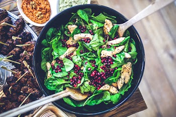 Spinach, chicken &amp; pomegranate salad