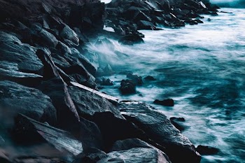 splashing waves on rocks