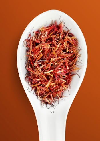 Spoon with red herbs, food | Free Photo - rawpixel