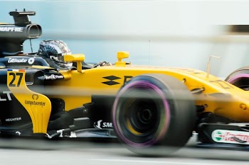 sports photography of yellow and black F1 race car