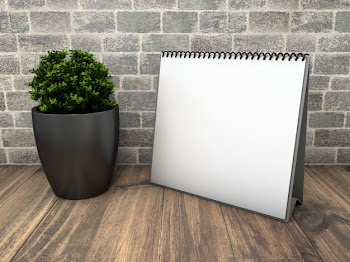 Square calendar mockup with plant Free Psd