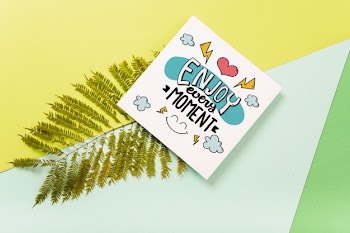 Square card mockup with tropical leaves Free Psd