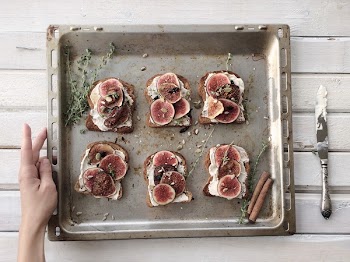 Square Steel Tray With Raw Meat on Top