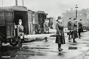 St. Louis Red Cross Motor Corps on duty during influenza epidemic (191.. | Free public domain photo - 2301120