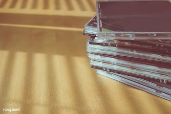 Stack of CD's | Free public domain photo - 431796