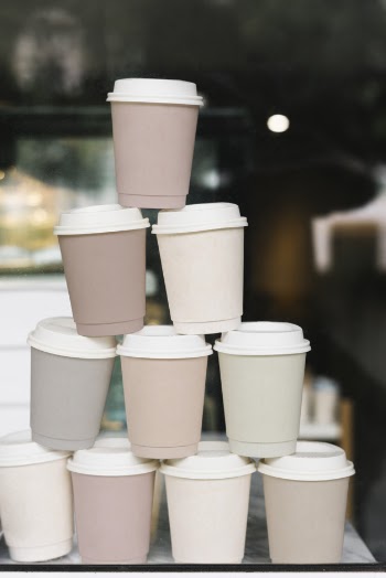 Stacked paper coffee cups mockup Free Psd