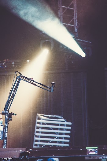 Stage with lighting | Free public domain photo - 431884