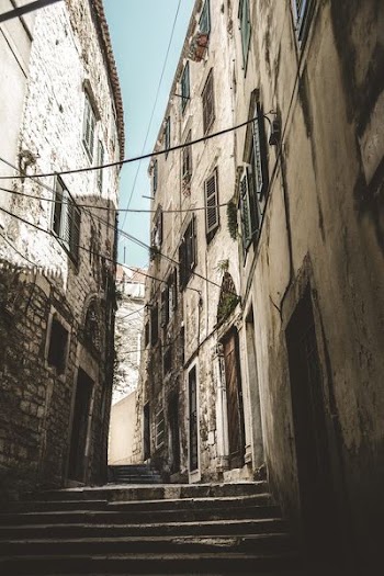stair in the middle of buildings