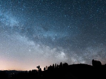 starry night during golden hour
