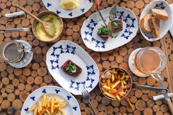 Steakhouse table situation 