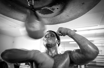 Stephon “The Surgeon” Morris punishes | Free Photo - rawpixel