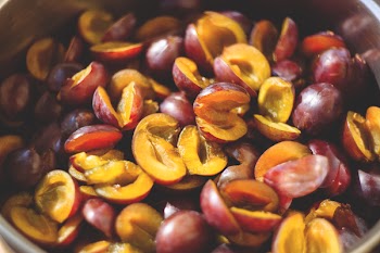 Stoned plums