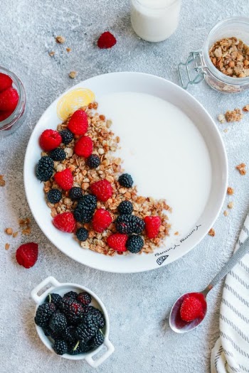 Strawberries and Blueberries on White Ceramic Plate · Free Stock Photo