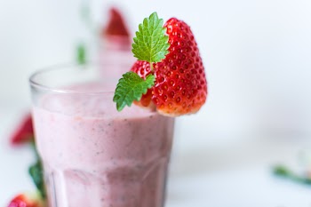 Strawberry mint milkshake 