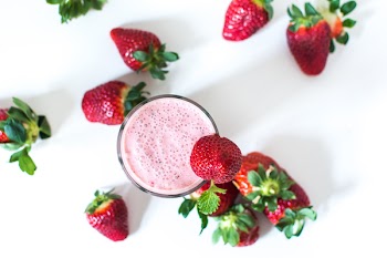 Strawberry mint milkshake 