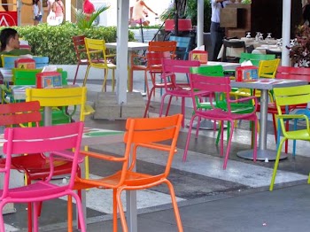 street-cafe-in-south-beach-miami.jpg