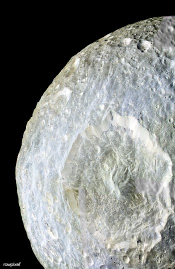 Subtle color differences on Saturn's moon.. | Free public domain photo - 441186