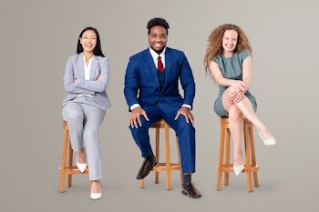 Successful business people sitting on a… | Free stock photo | High Resolution image