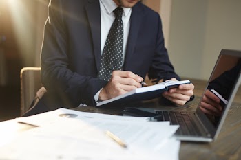 Successful businessman working Free Photo