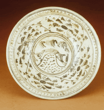 Sukhothai Plate, earthenware with fish | Free Photo - rawpixel