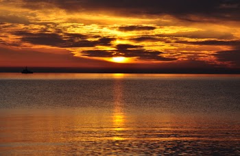 Sun Rise over the Horizer