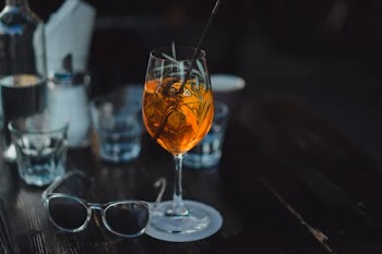 Sunglasses with cocktail on table