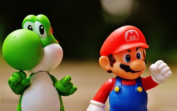 Super Mario and Yoshi Plastic Figure