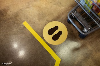 Supermarket social distancing sign on the ground during coronavirus pa.. | Free  psd mockup - 2313507
