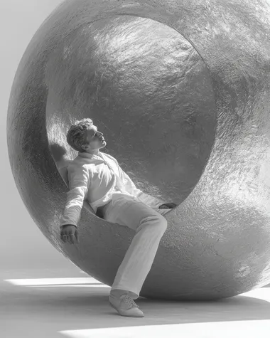 Surreal Embrace: A Dreamlike Sculpture of Balance Surreal Embrace: A Dreamlike Sculpture of Balance