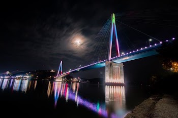 suspension bridge during nightime