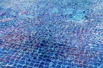 Swimming pool water texture in sunlight background | Free  photo - 2260509