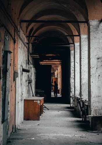 Table on Alley