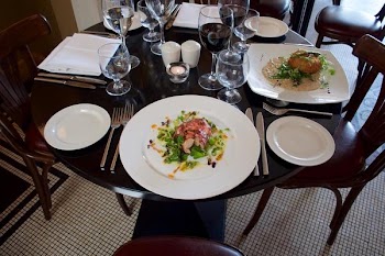          Table Setting in Restaurant Free Photo     